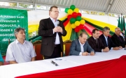 O governador Tarso Genro, o secretário Luiz Fernando Mainardi e o presidente da Fepagro, Danilo Rheinheimer dos Santos, durante o lançamento